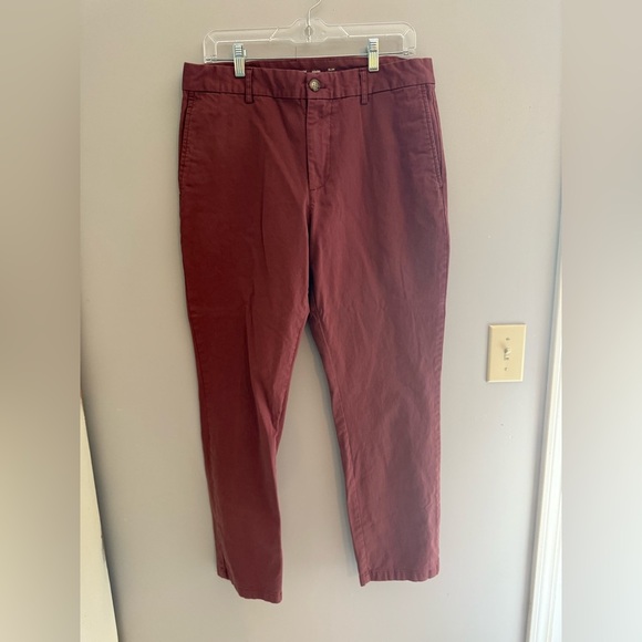 Old Navy Slim Built In Flex Chino Pants Men’s SZ 33x30 Red Straight Leg Pockets - Picture 1 of 7